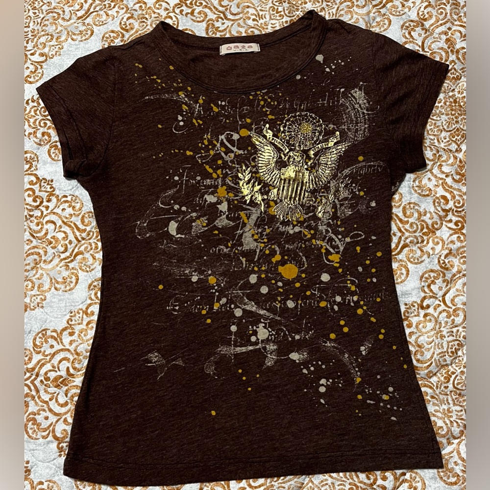 Graphic cotton tee T-shirt (Y2K) brown & metallic gold print - size: small
